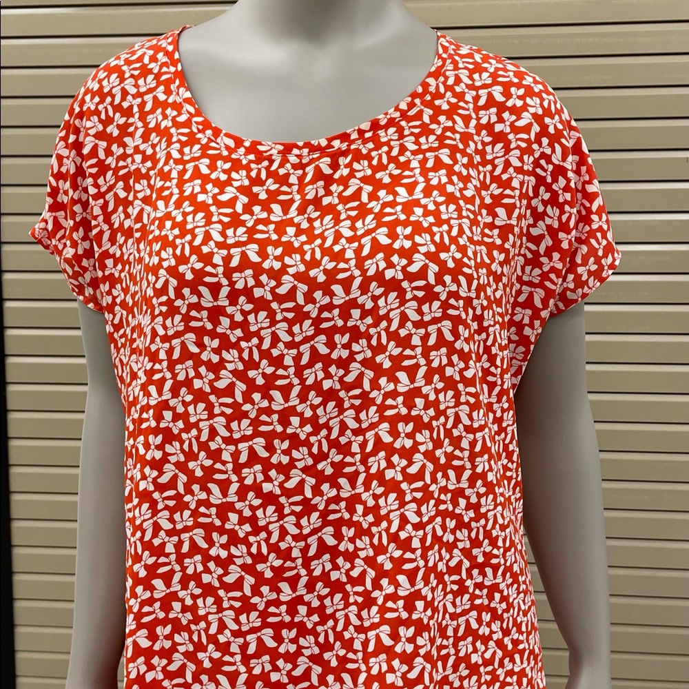 Cute red ribbon shirt